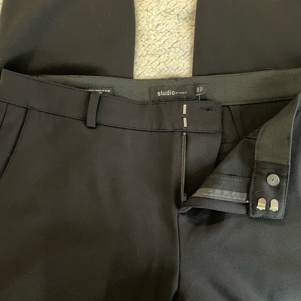 Torrid Luxe Ponte skinny ankle dress pants. New with tags. Size 18R.